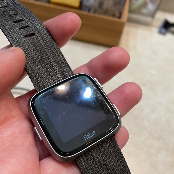 Fitbit versa special edition - Picture 4 of 6